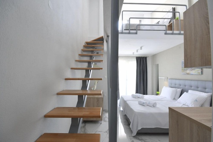 Room 9 of 52