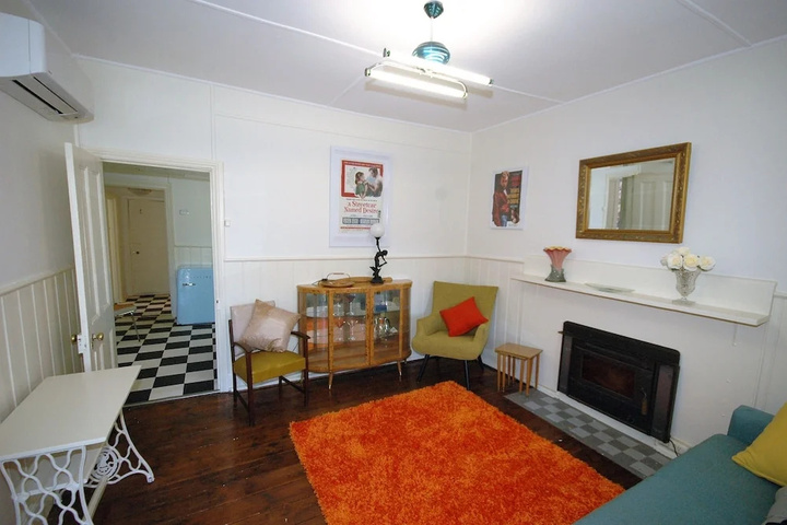 Room 9 of 14