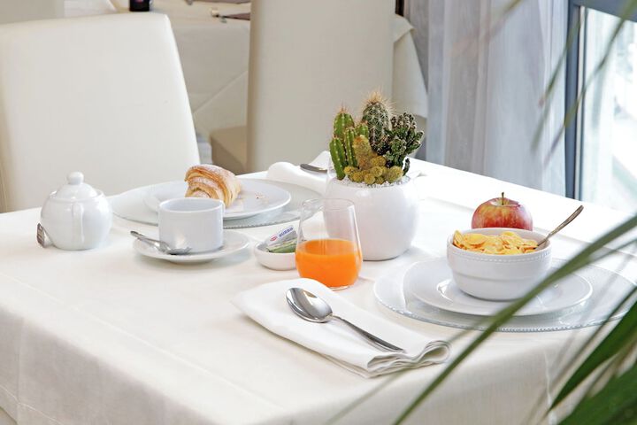Breakfast/Coffee Service 80 of 146