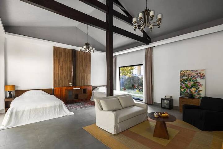 Room 16 of 105
