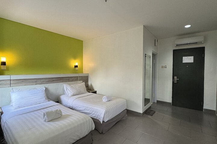 Room 27 of 49