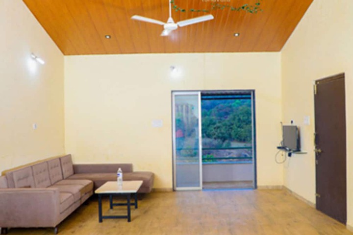Room 4 of 61
