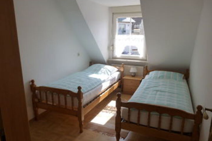 Room 13 of 32