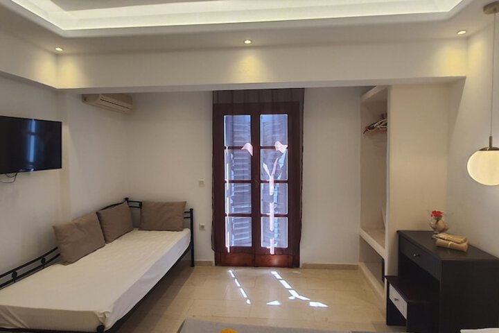 Room 32 of 162