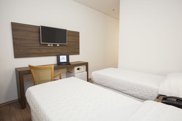 Room 8 of 38