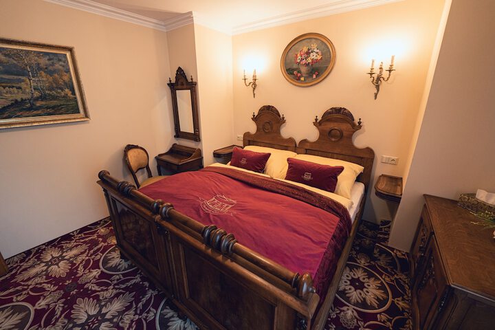 Room 21 of 90