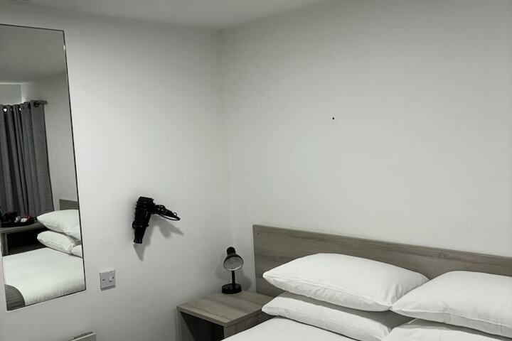 Room 9 of 83