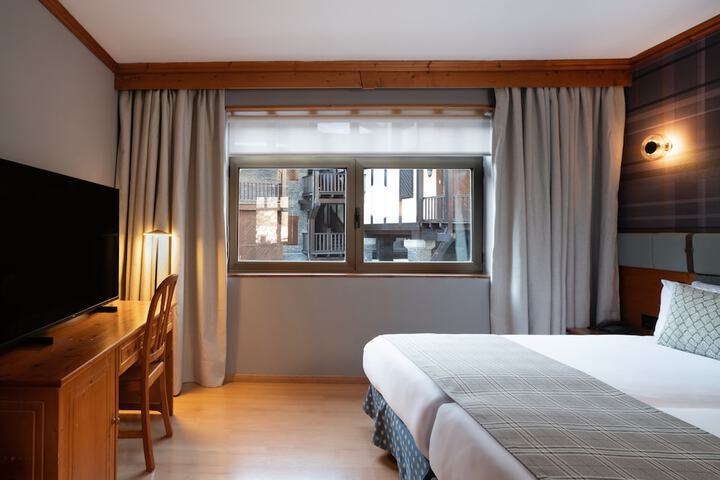 Room 6 of 156