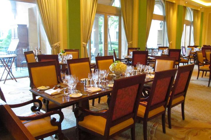 Dining 42 of 78