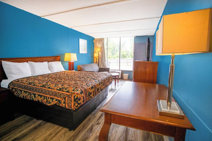 1 King Bed (12 of 12)