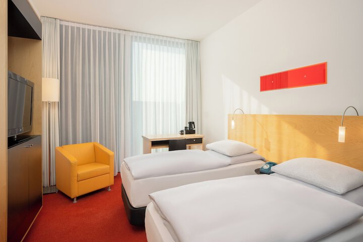 Room 10 of 36