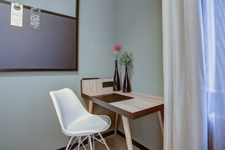 Room 9 of 32