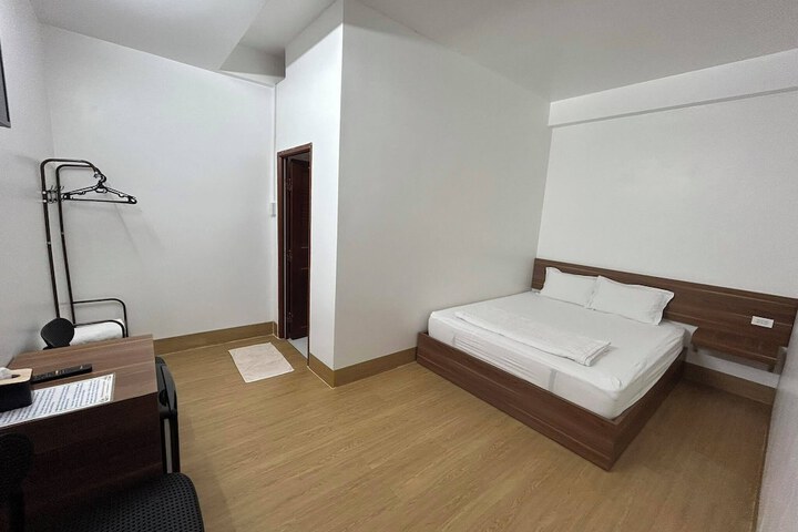 Room 6 of 17