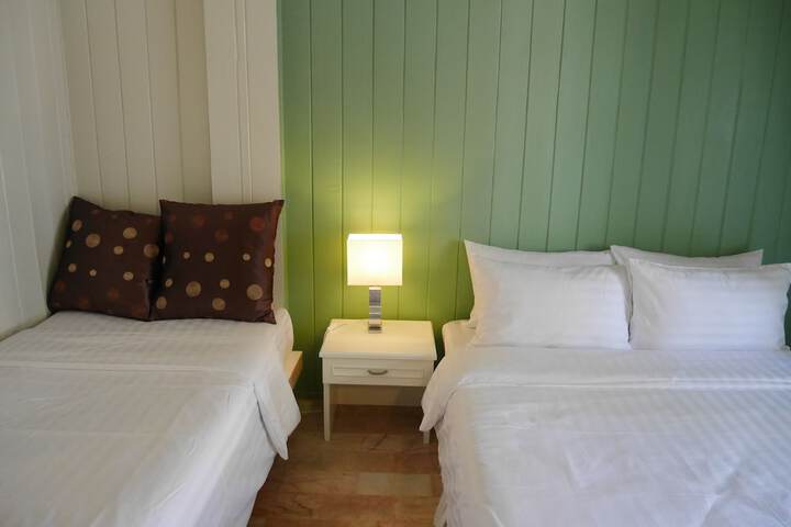 Room 27 of 122