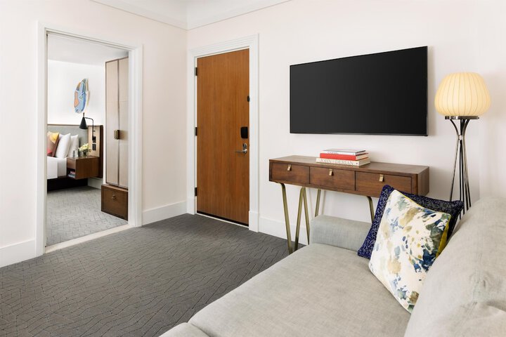 Room 34 of 85
