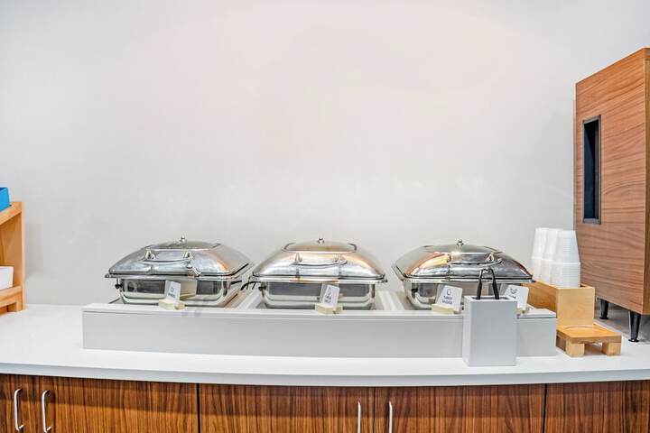 Dining 33 of 59