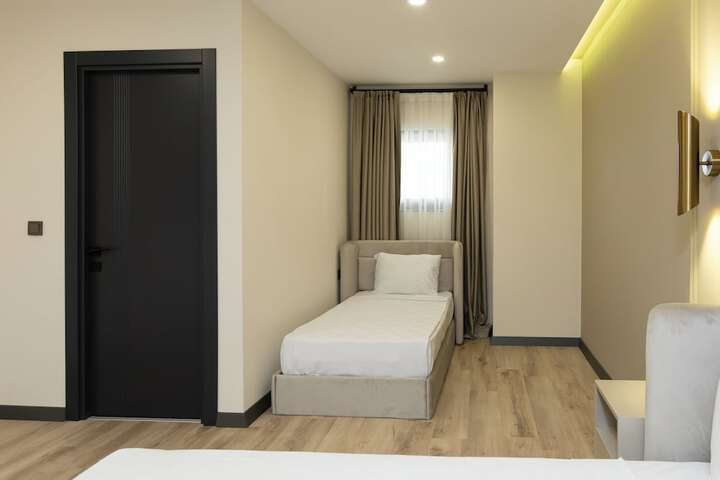 Room 18 of 111