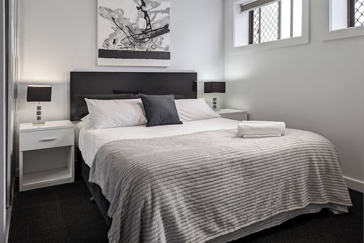 Room 4 of 25