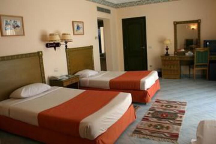 Room 14 of 34
