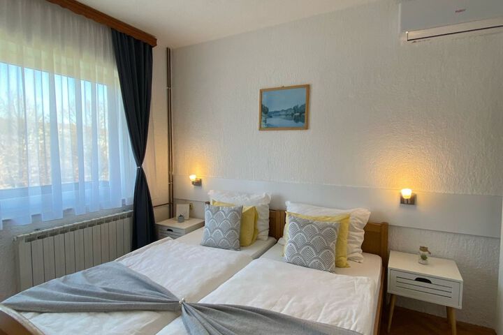 Room 11 of 24