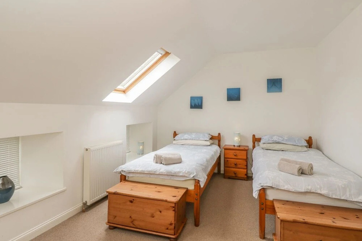 Room 2 of 16