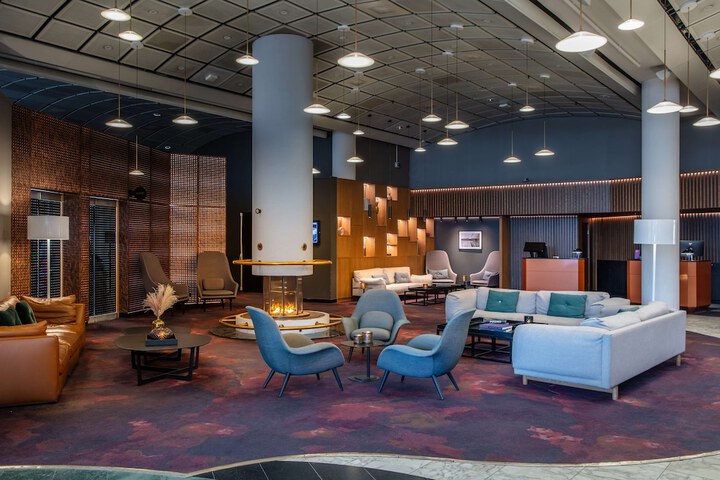 Entrance & Lobby