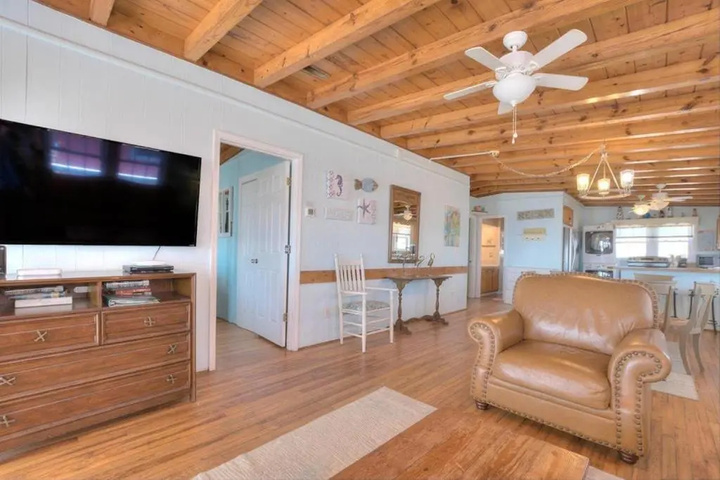 Room 4 of 20