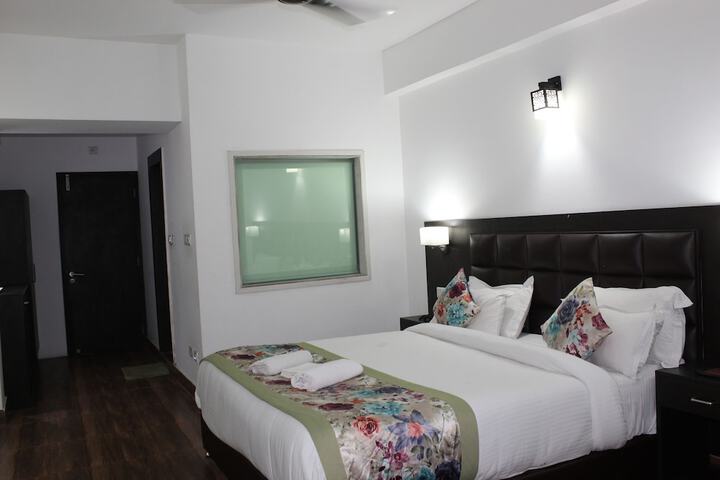 Room 25 of 53