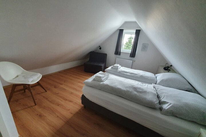 Room 2 of 16