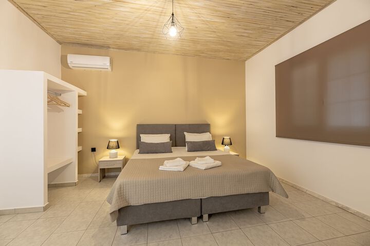 Room 2 of 64