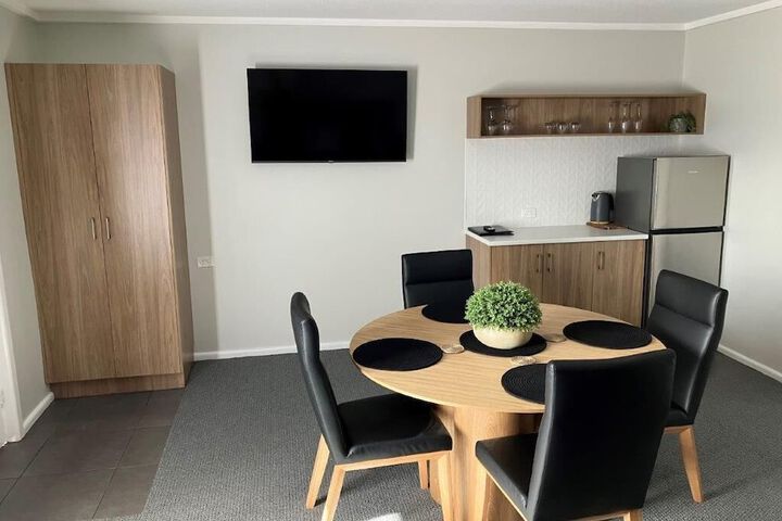Room 10 of 16