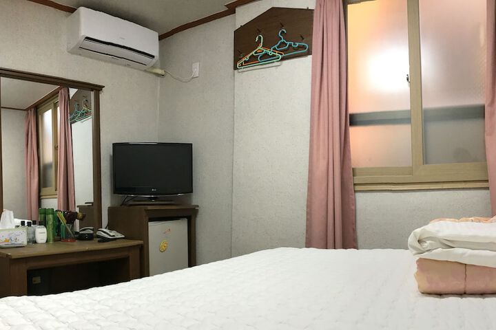 Room 5 of 22