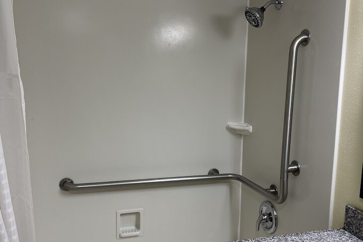 1 King Bed (4 of 20)