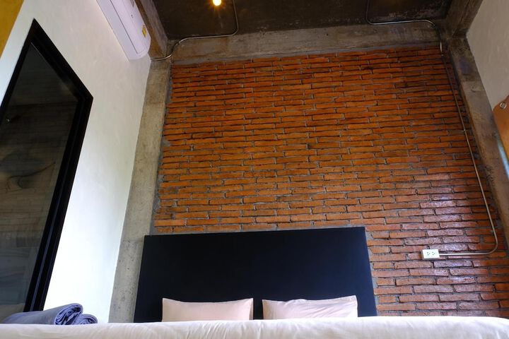 Room 10 of 49
