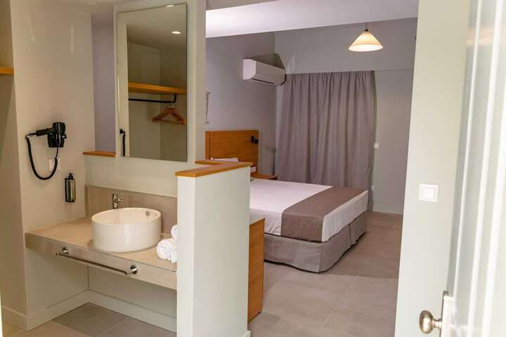 Room 47 of 65