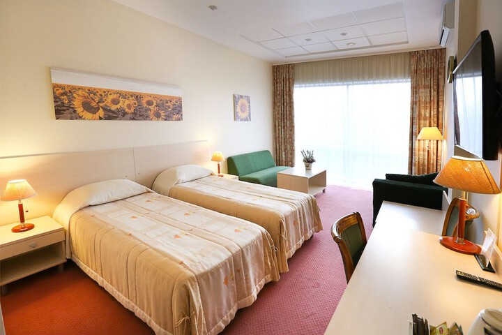 Room 10 of 38