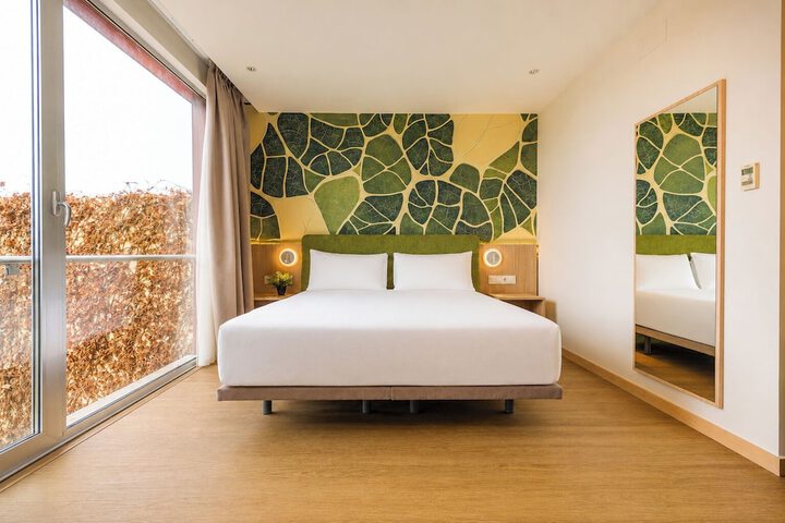 Room 17 of 38