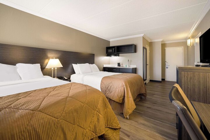 2 Double Beds (1 of 9)