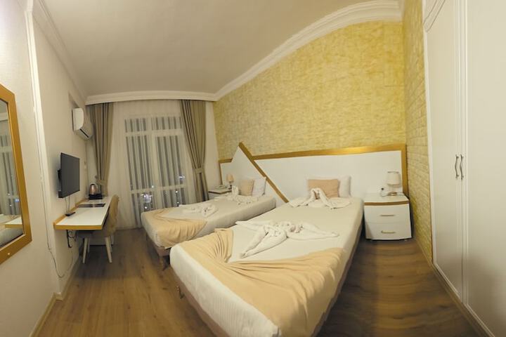 Room 30 of 107
