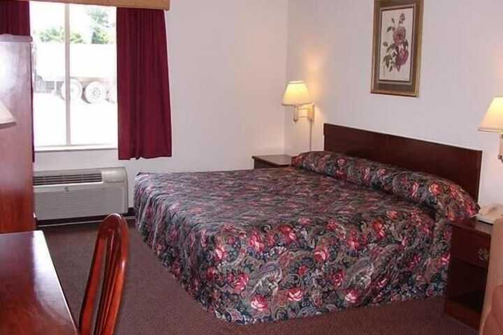 Room 6 of 16