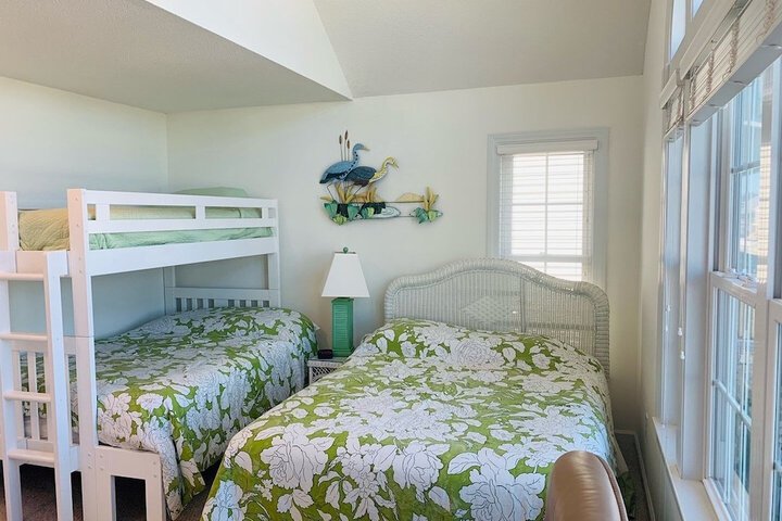 Room 5 of 33