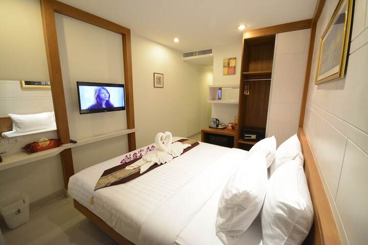 Room 10 of 30