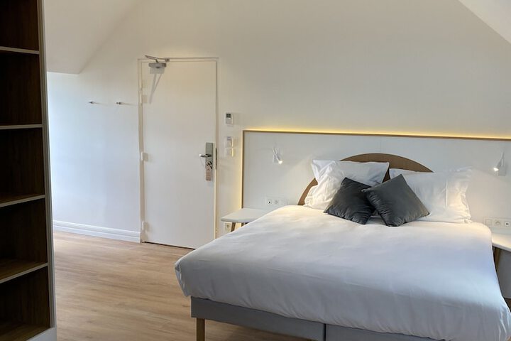 Room 17 of 80