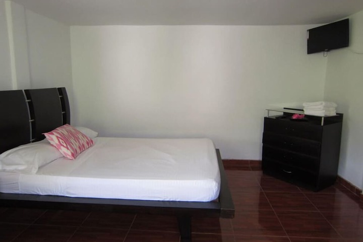 Room 12 of 38