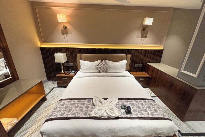 Room 9 of 14