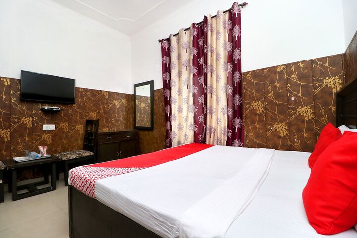 Room 8 of 23