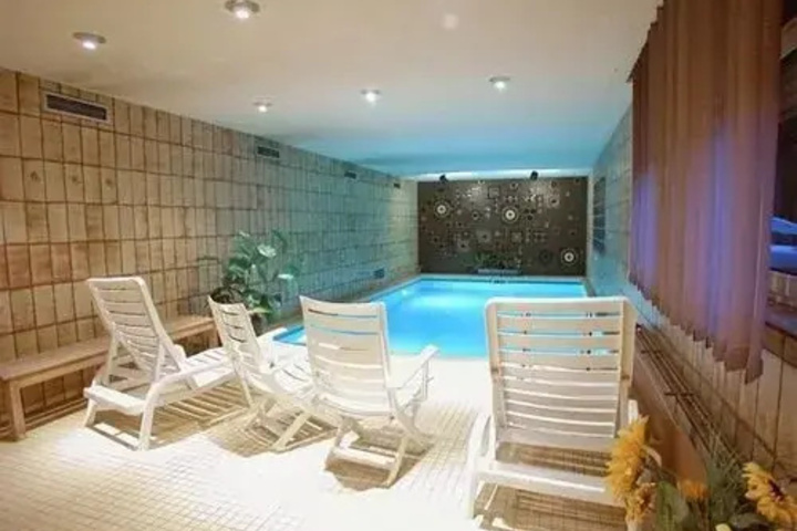 Pool 9 of 16