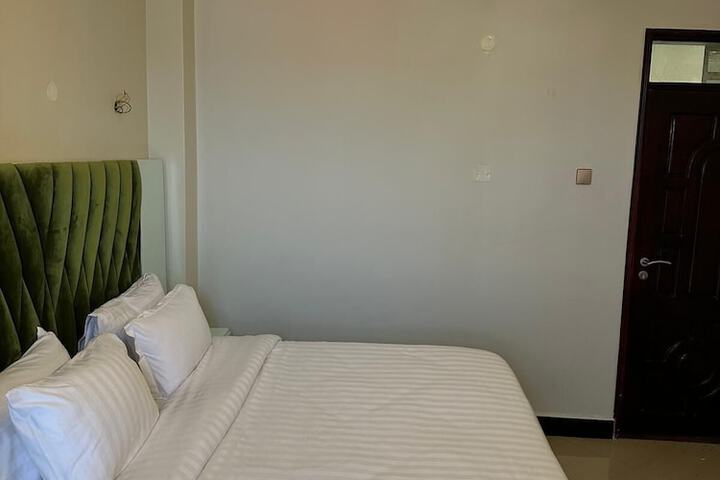 Room 9 of 17