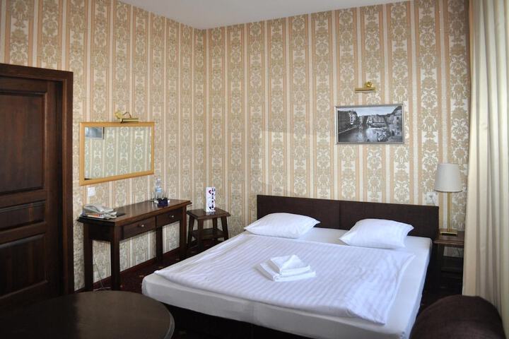 Room 27 of 62