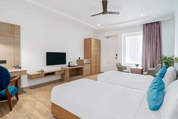 Room 2 of 16